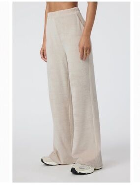 Vuori haven wide legged pant